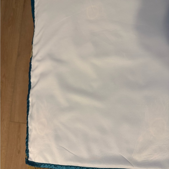 Blue drapes with Gold Embroidered Peacock Feathers. - Picture 4 of 6